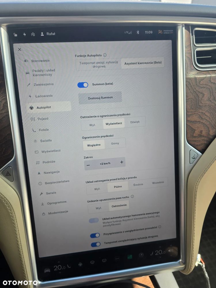 Tesla Model X - 35