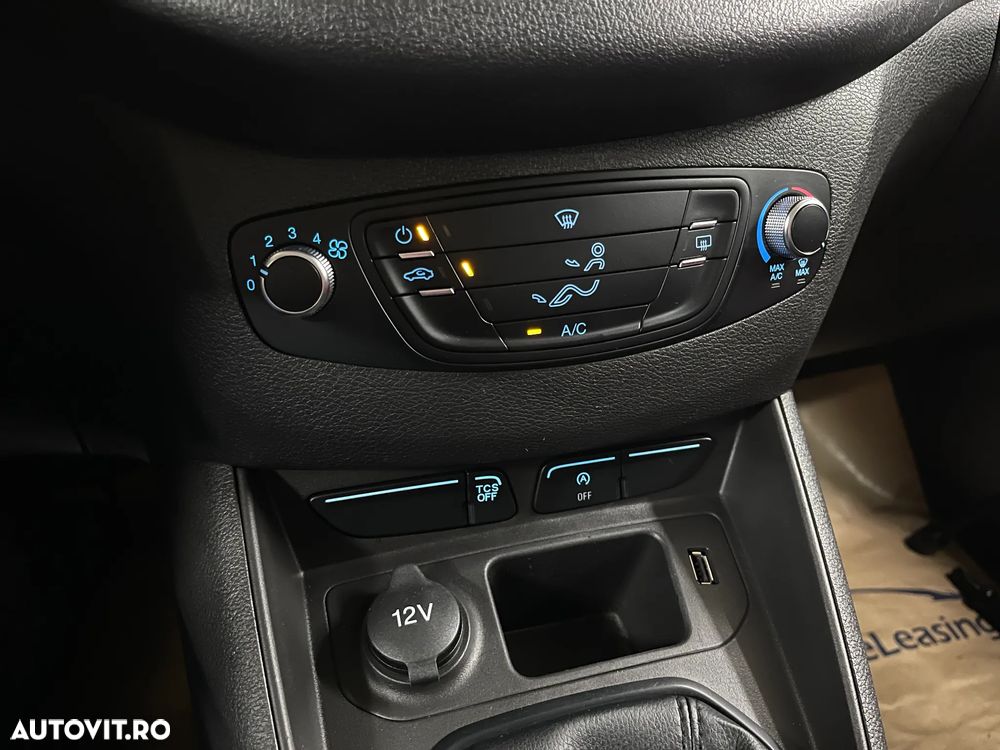 Ford Transit Courier - 14