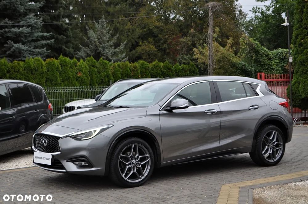 Infiniti Q30 1.6t DCT Premium Tech Cafe Teak - 3