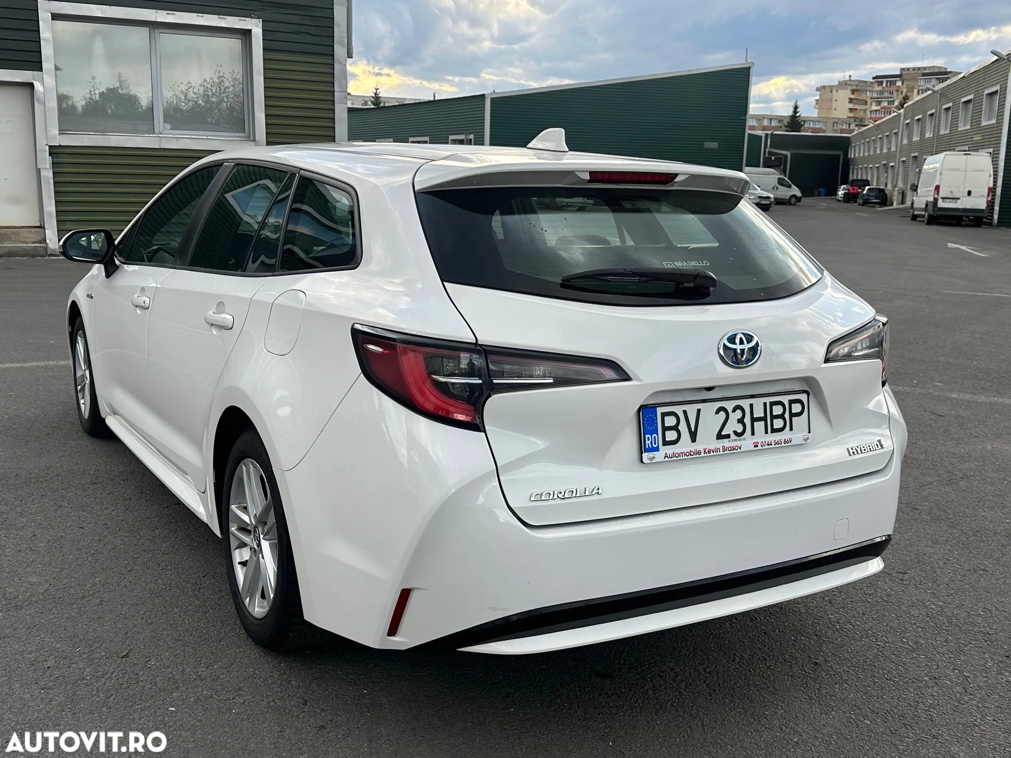 Toyota Corolla 1.8 Hybrid Business Edition - 4