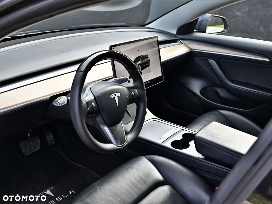 Tesla Model 3 - 12