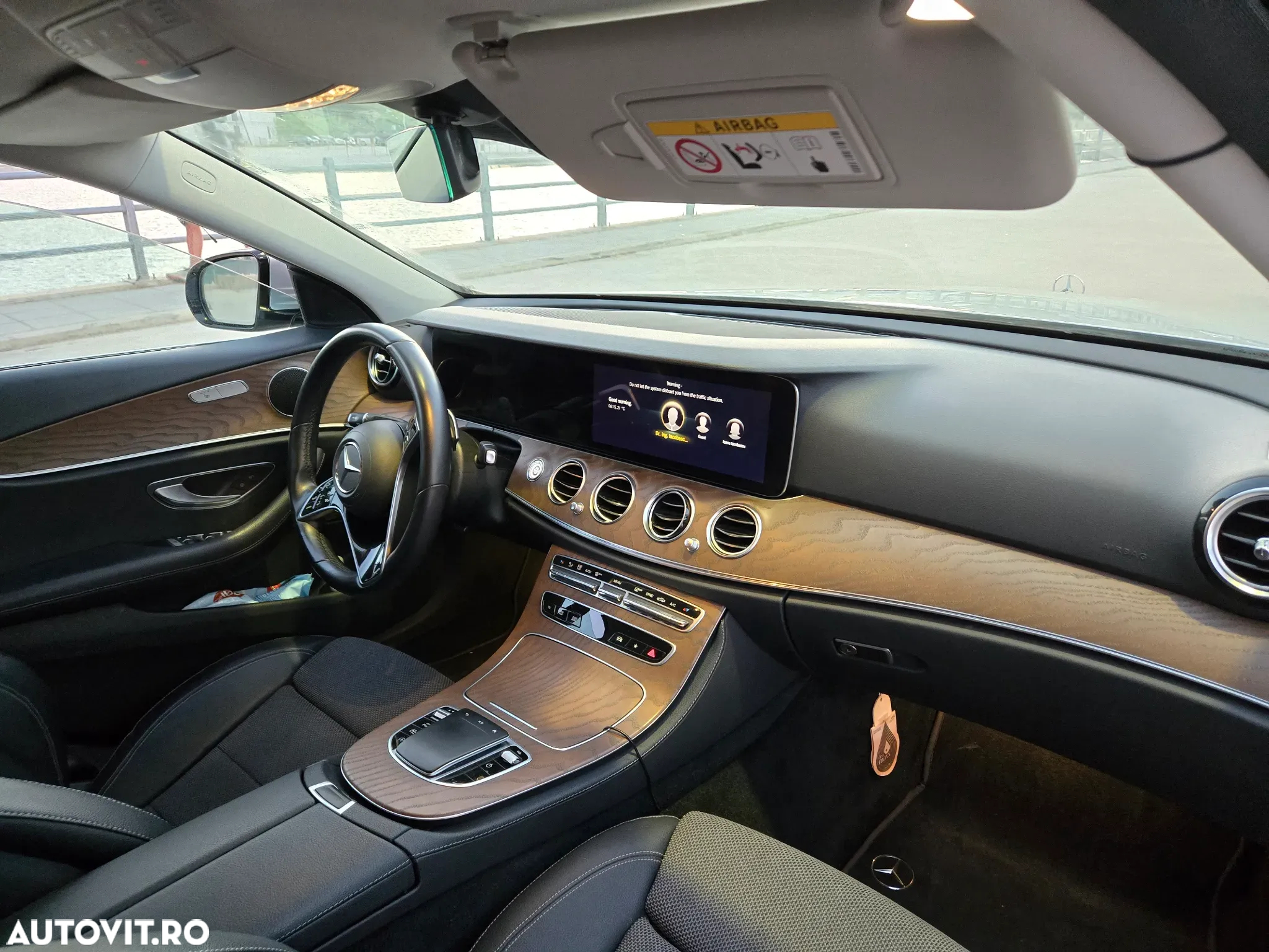 Mercedes-Benz E 220 d 4Matic T 9G-TRONIC - 18