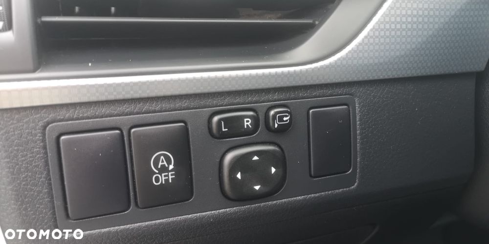 Toyota Avensis 2.0 D-4D Premium - 16