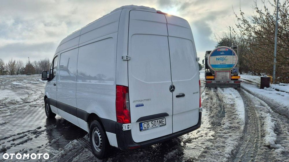 Mercedes-Benz Sprinter - 11