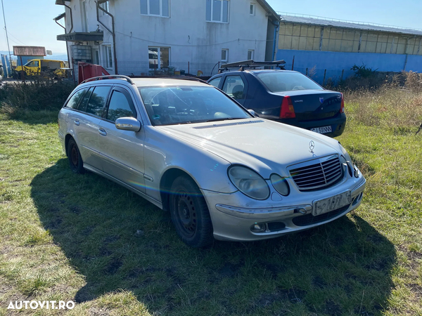 Dezmembrez piese Mercedes-Benz W211 E200