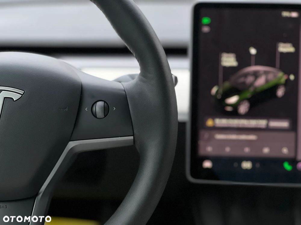 Tesla Model Y - 17
