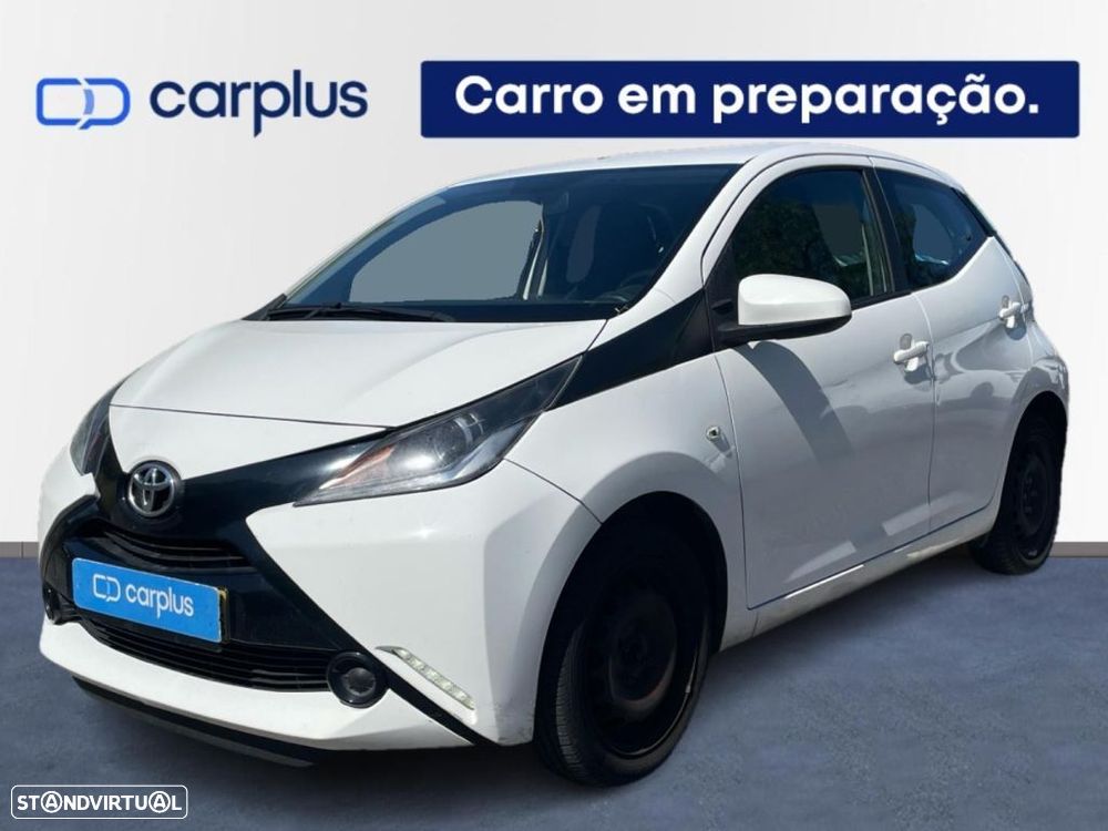 Toyota Aygo 1.0 X-Play Plus - 1