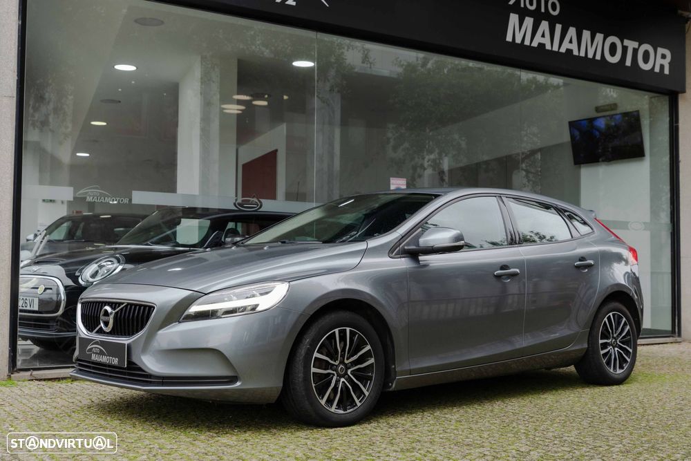Volvo V40 2.0 D3 Momentum - 1