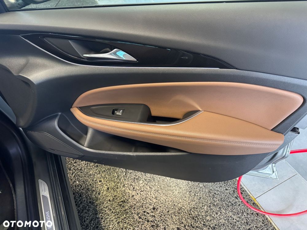 Opel Insignia Sports Tourer 2.0 BiTurbo Diesel 4x4 Ultimate Exclusive - 24