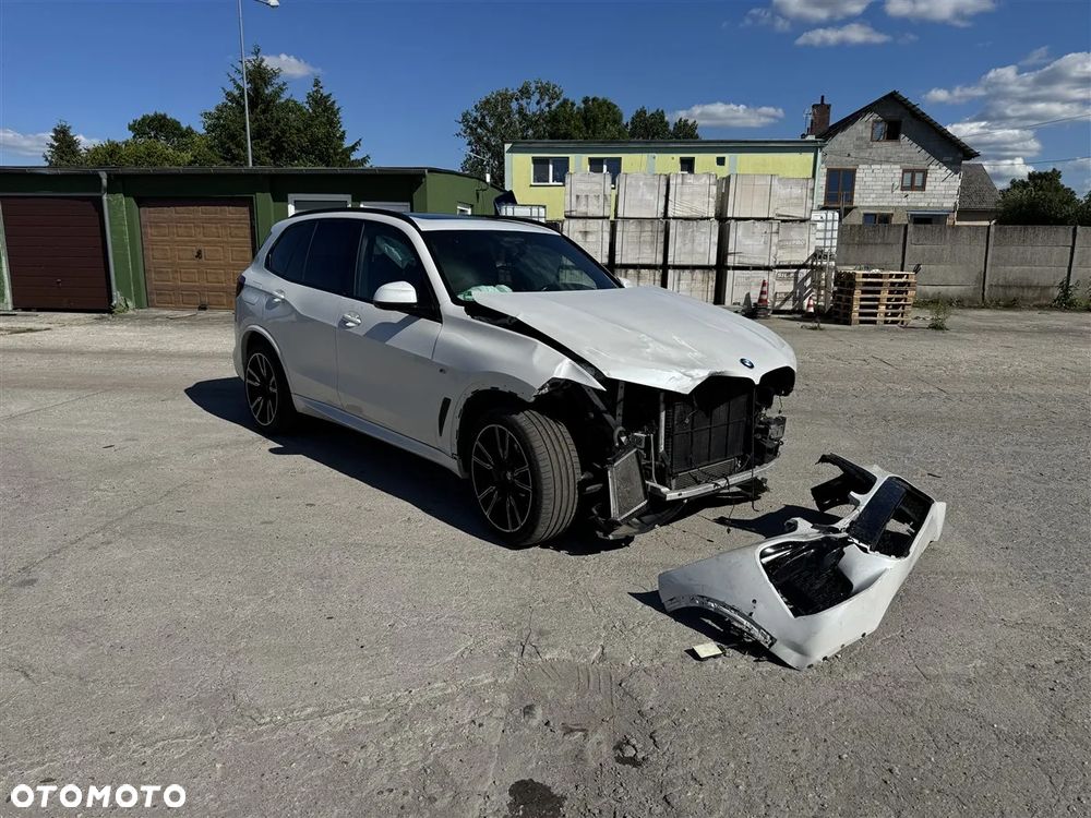 BMW X5 M50i - 1