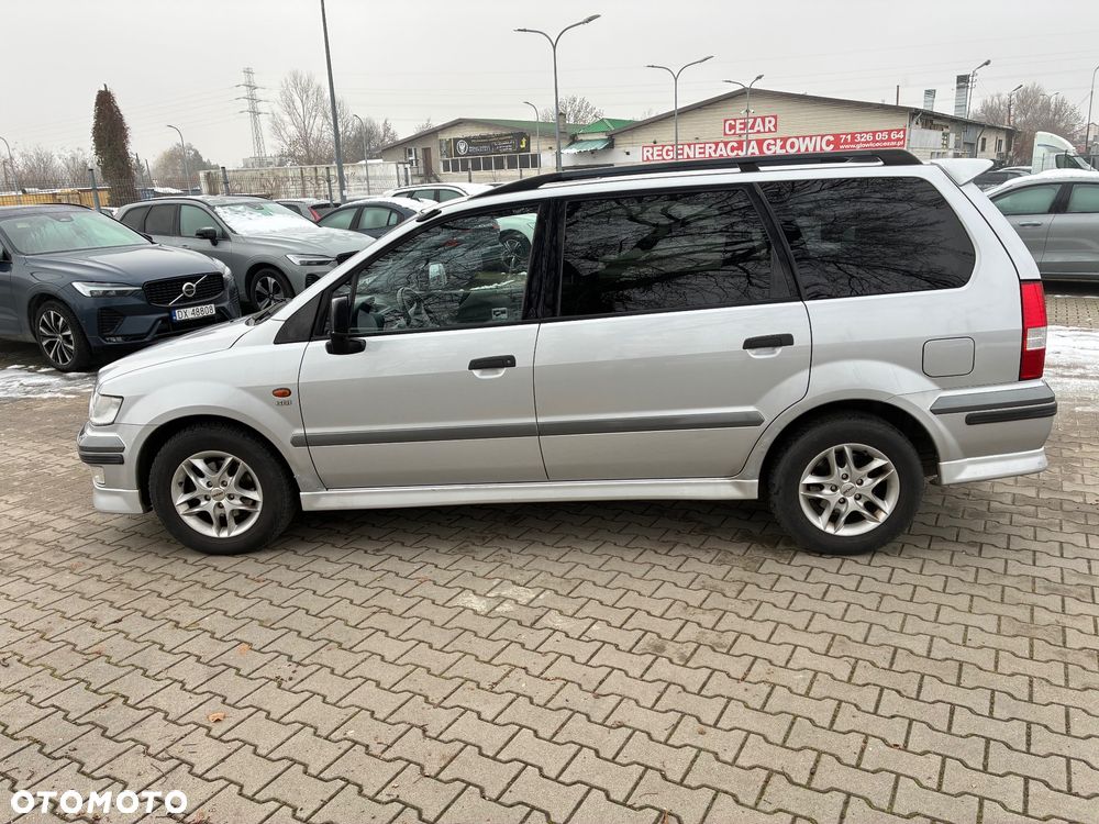 Mitsubishi Space Wagon - 23