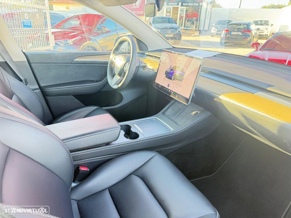 Tesla Model Y Long Range Dual Motor AWD - 27