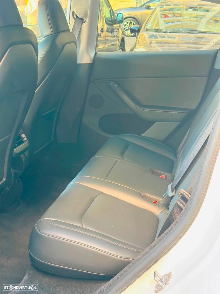 Tesla Model Y Standard Long Range RWD - 11