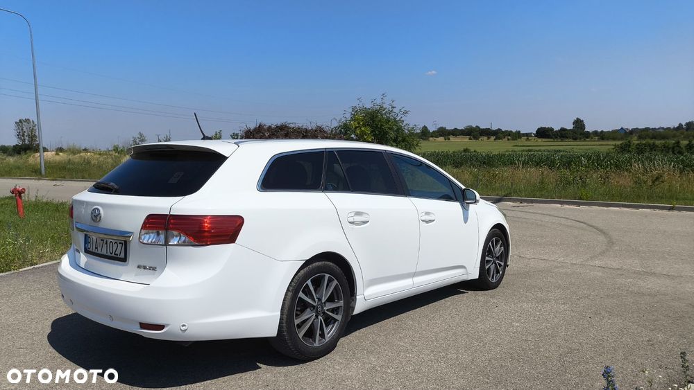 Toyota Avensis 2.0 D-4D Premium - 2