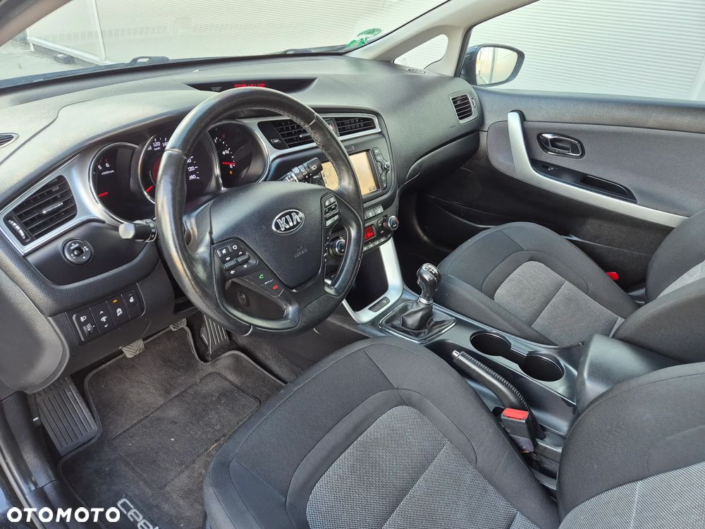 Kia Ceed 1.6 CRDi 136 ISG Dream-Team Edition - 12