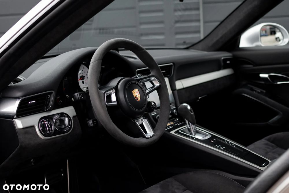 Porsche 911 Carrera GTS PDK - 17