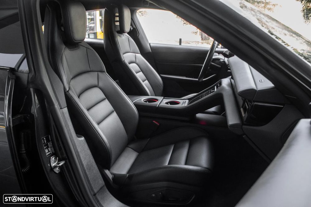 Porsche Taycan 4S - 31