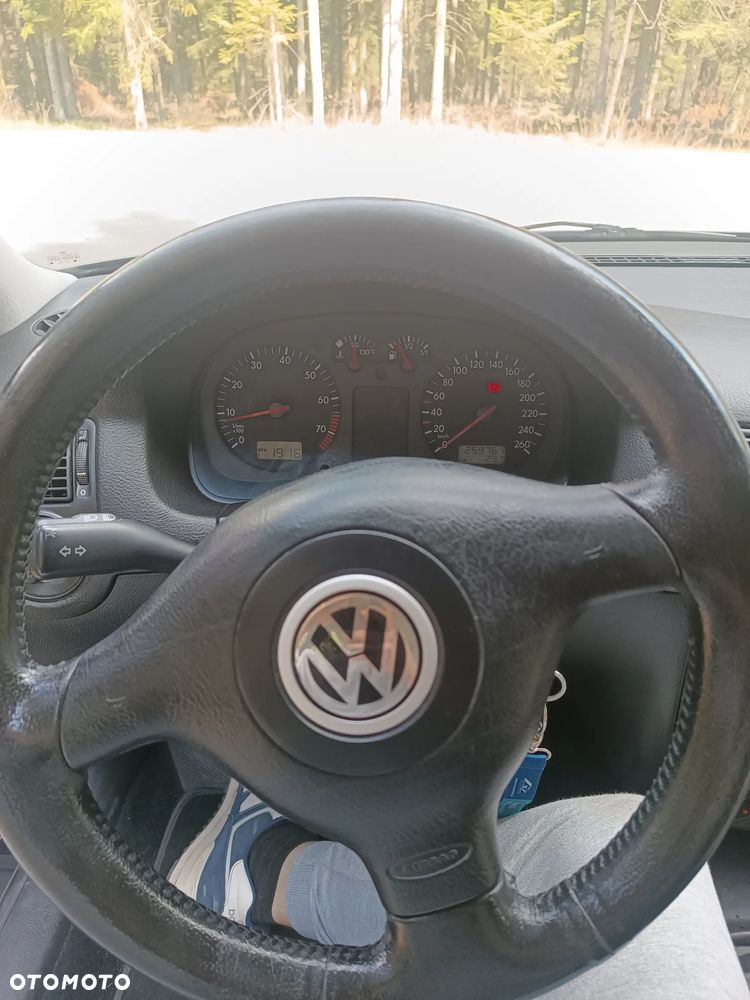Volkswagen Golf 1.6 - 13