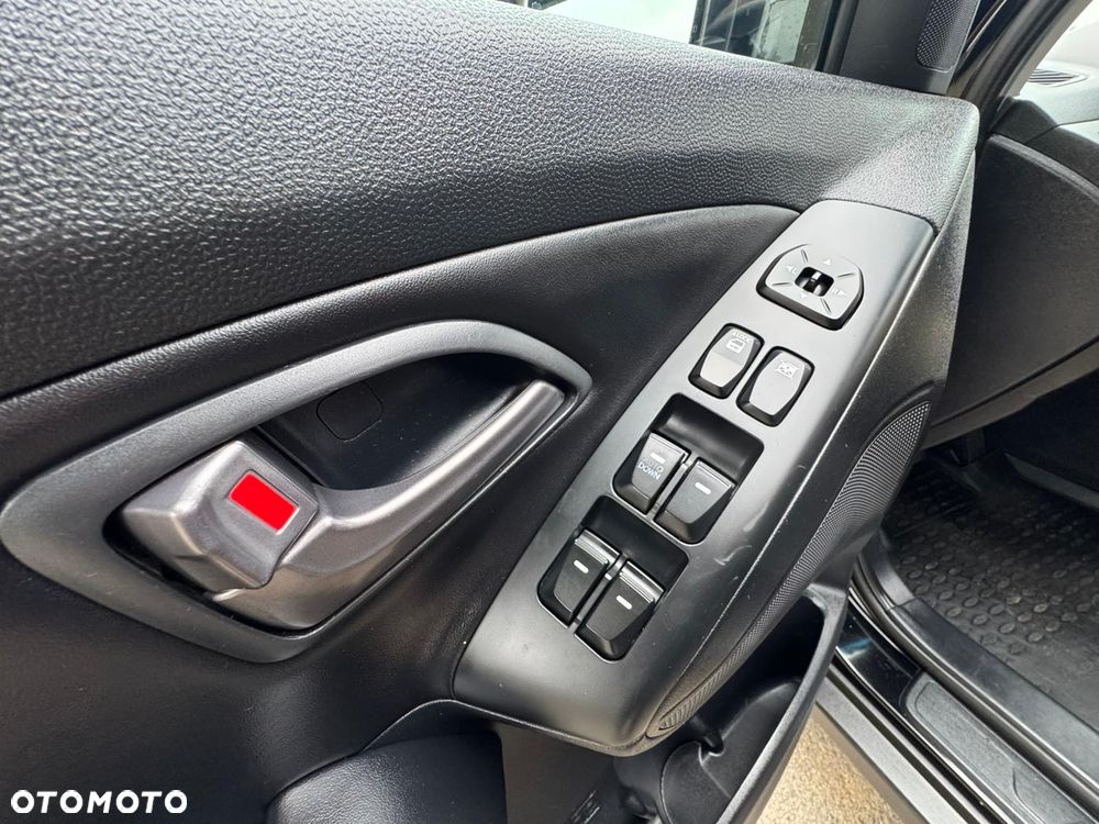 Hyundai ix35 1.6 2WD Fifa World Cup Edition - 35