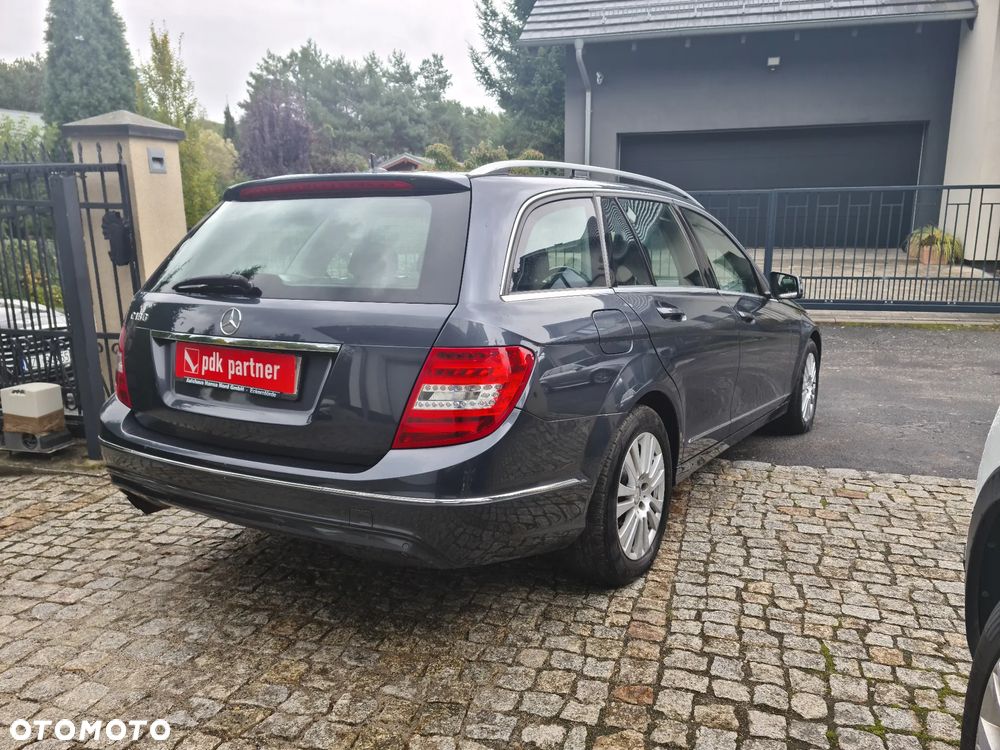 Mercedes-Benz Klasa C 180 CGI BlueEff Elegance - 24
