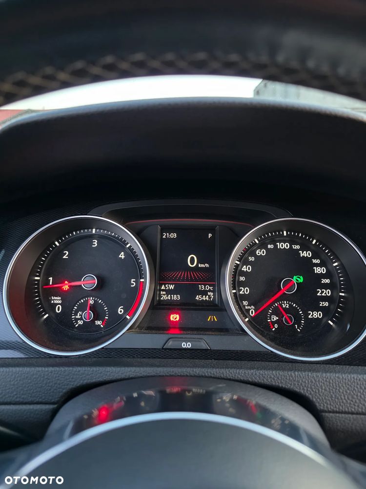 Volkswagen Golf - 10