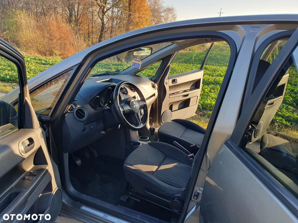 Mitsubishi Colt - 10