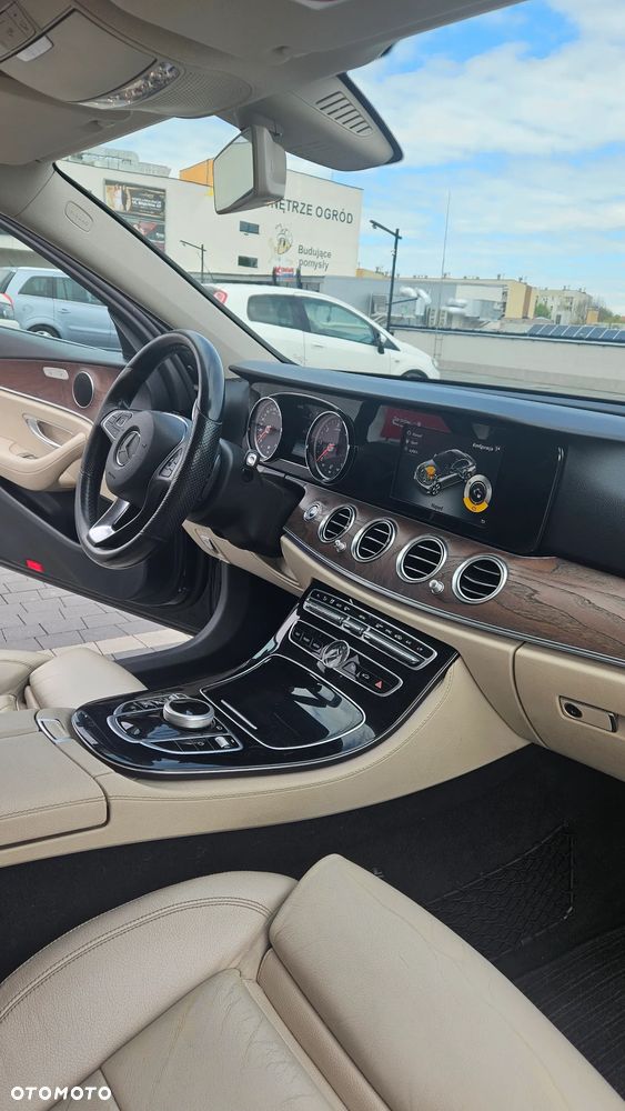 Mercedes-Benz Klasa E 220 d 9G-TRONIC - 22