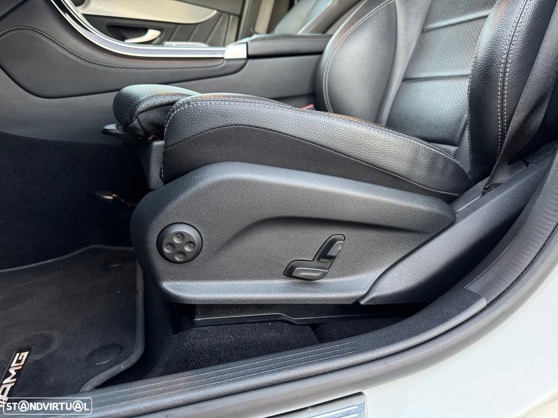 Mercedes-Benz GLC 220 d 4Matic 9G-TRONIC AMG Line - 24