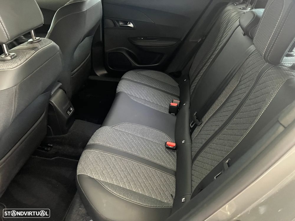 Peugeot 2008 1.2 PureTech Allure Pack EAT8 - 18
