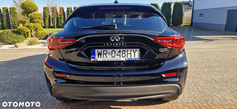 Infiniti Q30 - 5
