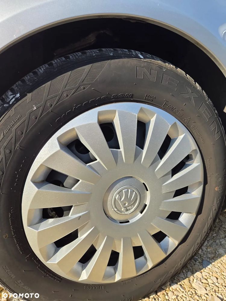 Skoda Superb 2.0 TDI DPF Ambiente - 24