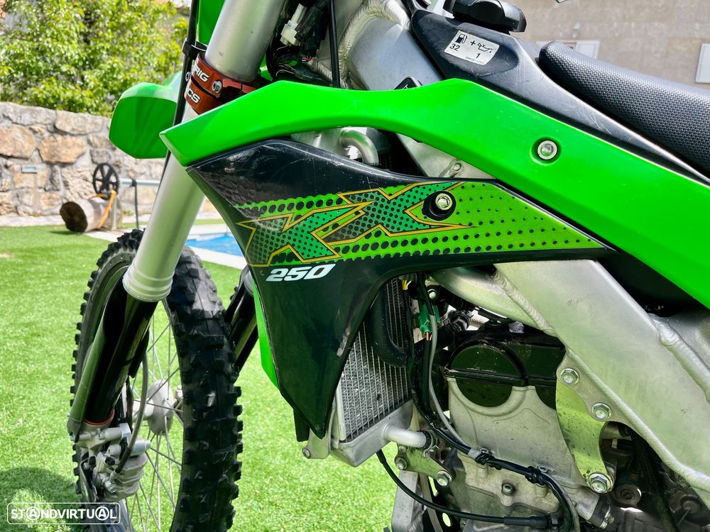 Kawasaki KX 250 F - 6