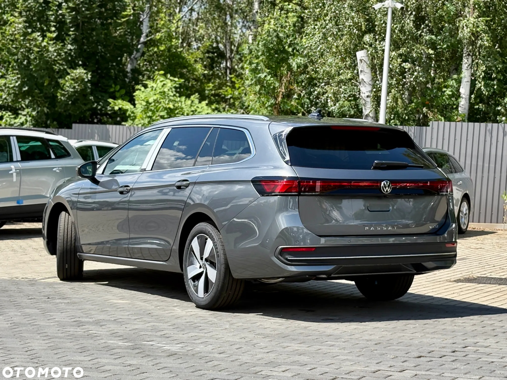 Volkswagen Passat 1.5 TSI ACT mHEV Business Plus DSG - 4