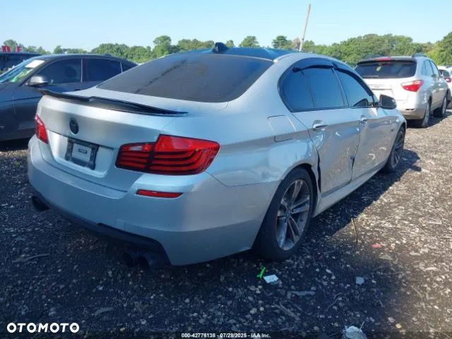 BMW Seria 5 550i - 4