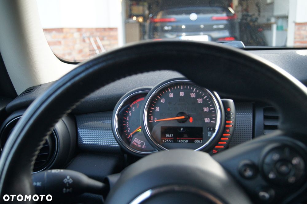 MINI Cooper Standard - 12