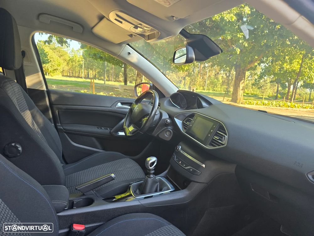 Peugeot 308 1.2 PureTech Style - 20