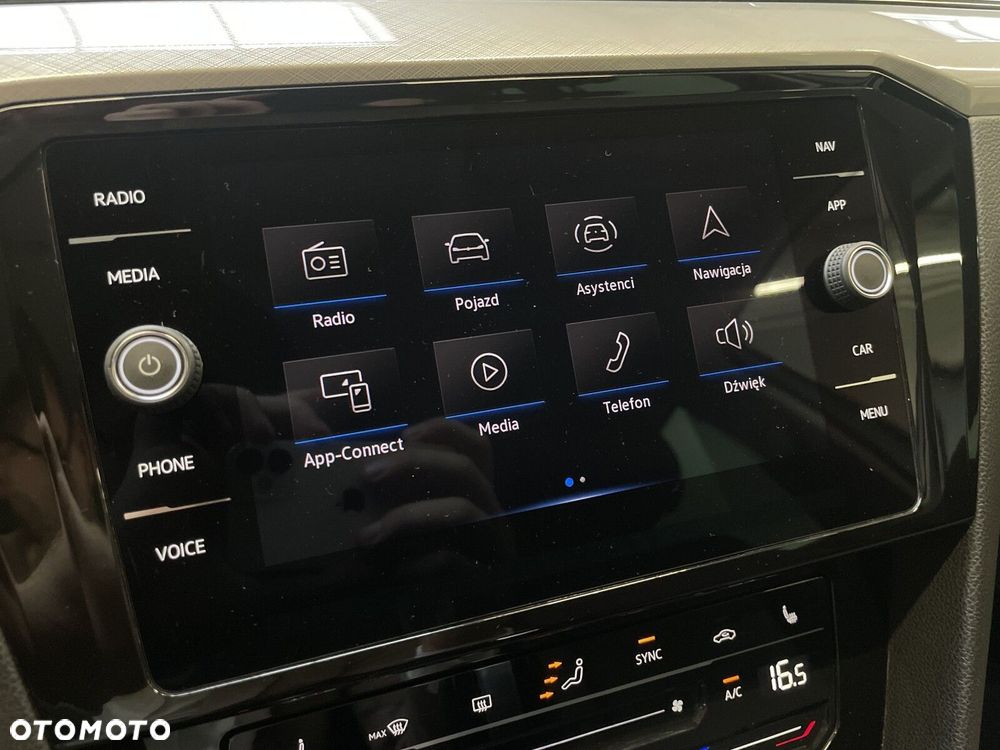Volkswagen Passat - 17