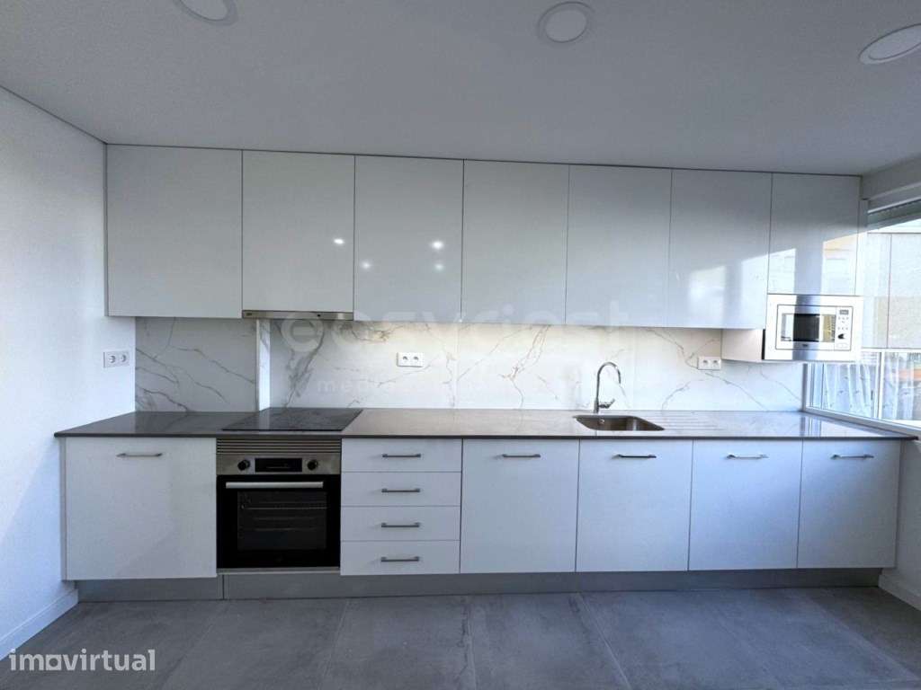 Apartamento T2 Totalmente Remodelado, no Pinhal Novo - Grande imagem: 2/19