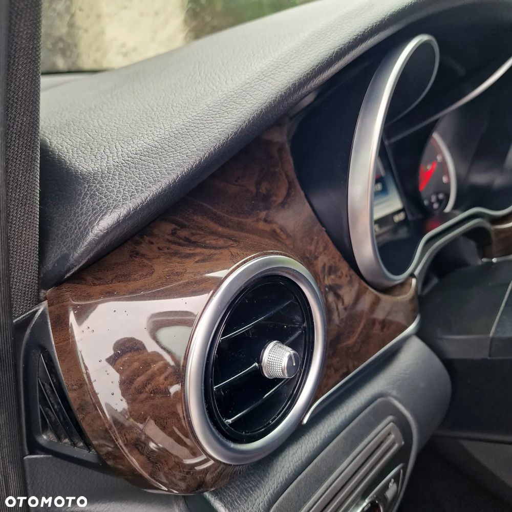 Mercedes-Benz Klasa V - 8