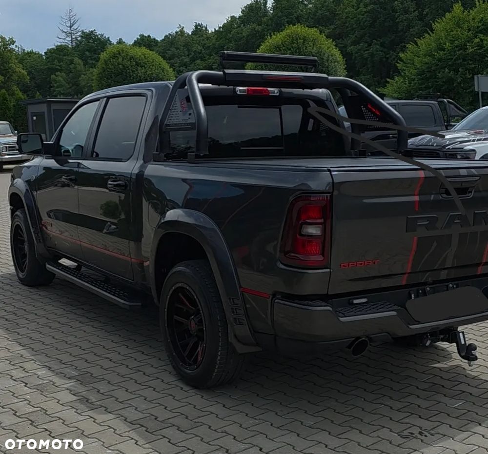 Dodge RAM - 8