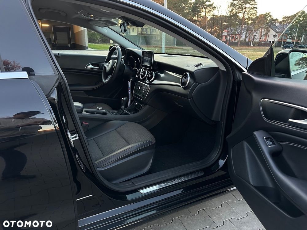 Mercedes-Benz CLA 200 d - 21