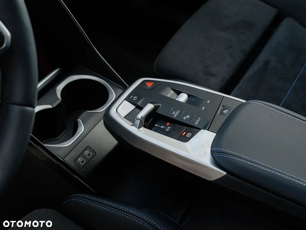 BMW X1 sDrive20i mHEV - 11