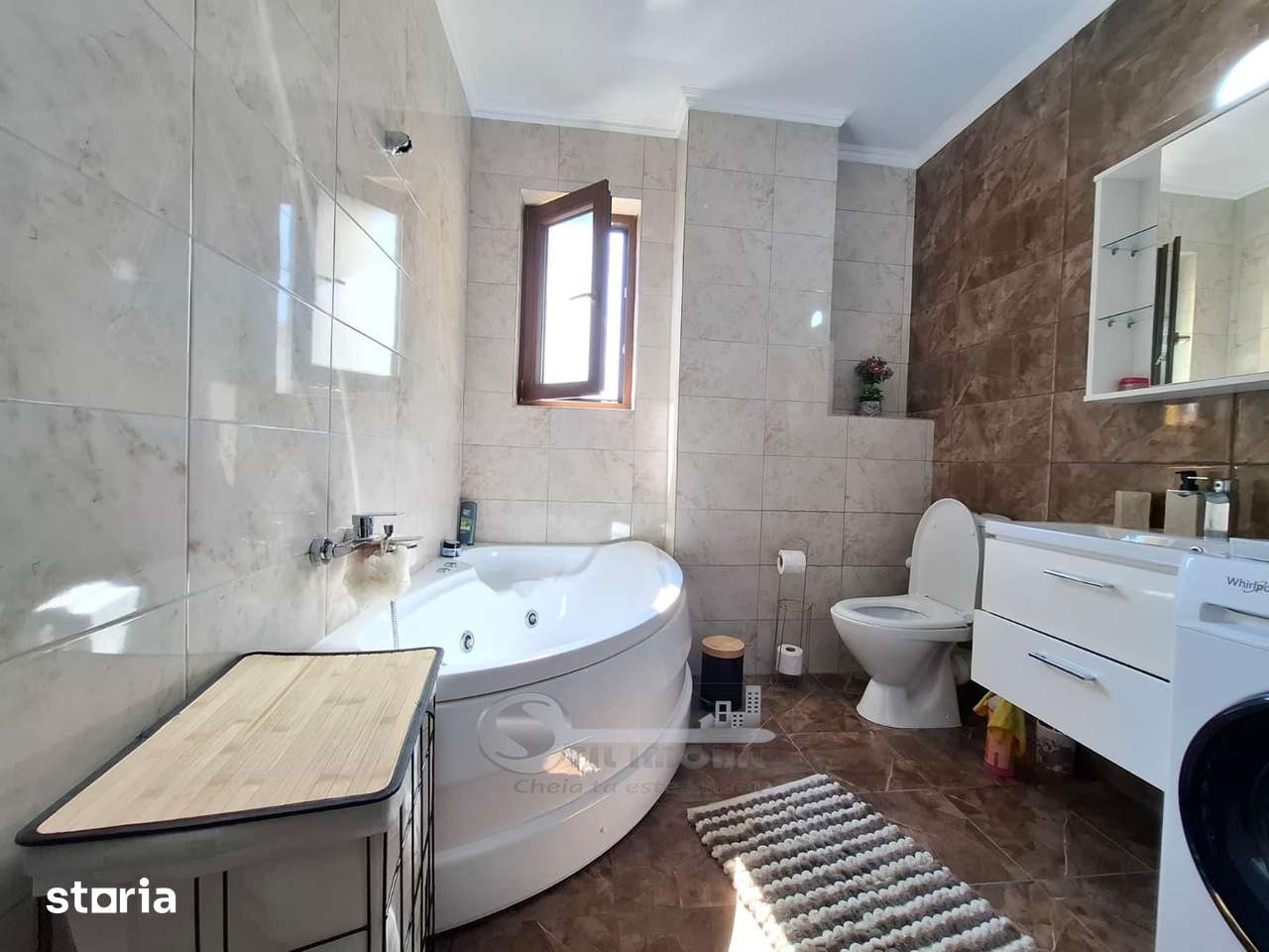 Living area of Apartament 3 bedroom in Strada Principala