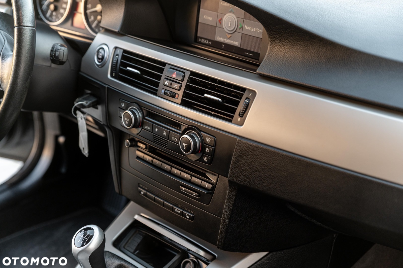 BMW Seria 3 320i Touring - 24