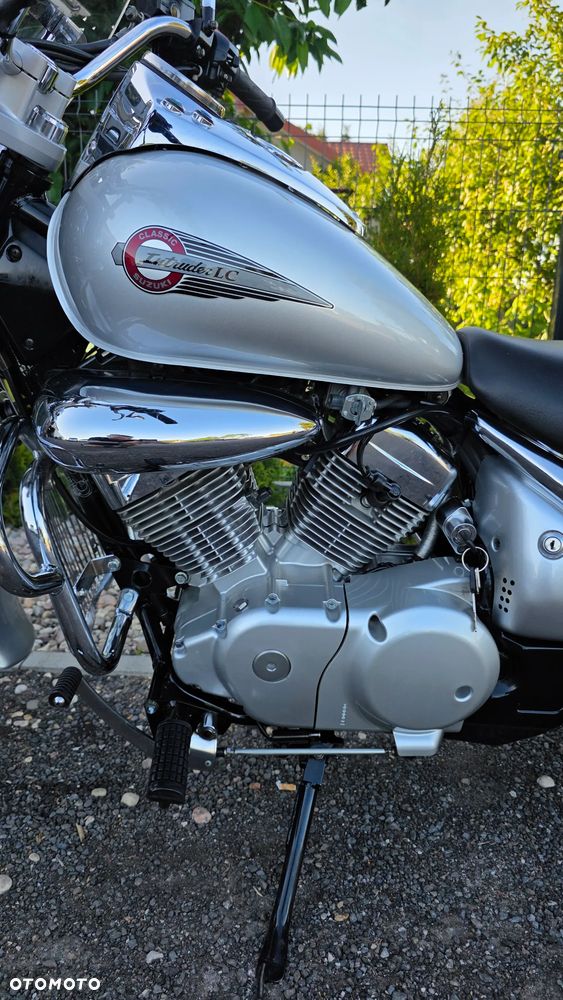 Suzuki Intruder - 16