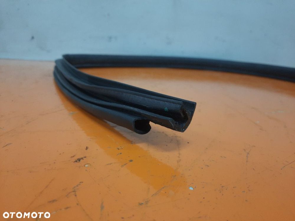 SUZUKI SWIFT IV 04-10 USZCZELKA LEWA PRZÓD  ZCF - 2