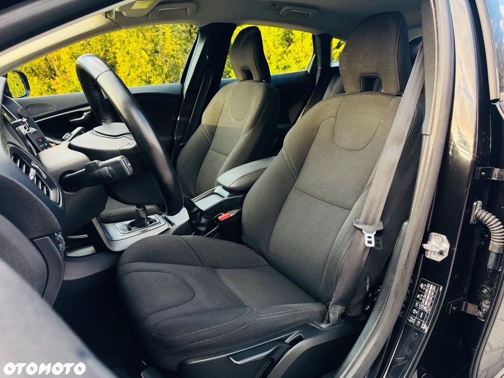 Volvo V40 T2 Drive-E Momentum - 28