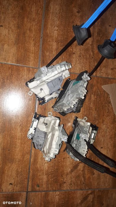 audi a4 b8 a5 zamek drzwi tył prawy lewy 5 pin - 1