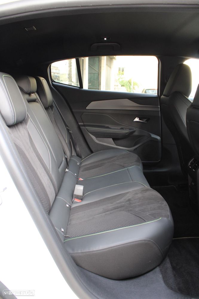 Peugeot 408 PureTech 130 EAT8 GT - 26