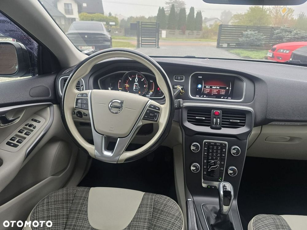 Volvo V40 Cross Country - 12